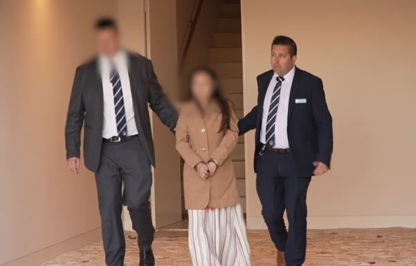  Merrni kredi se një miliarder do t ju ndryshojë jetën   Policia australiane arreston  fallxhoren̶   