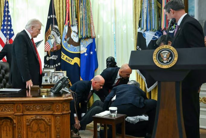 E papritura në zyrën e Donald Trump  pronarit të kompanisë farmaceutike i bie të fikët gjatë konferencës