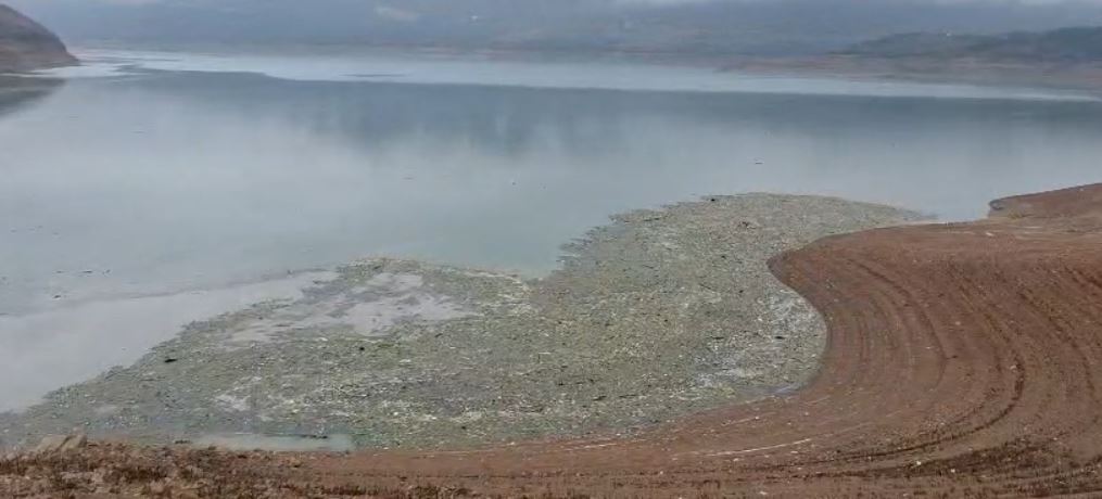 Reshjet e shumta të shiut, ndotet liqeni i Fierzës