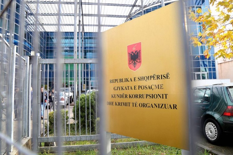 Falsifikim dokumentesh  grup kriminal e trafikim emigrantësh  GJKKO pranon kërkesën e SPAK  kalon për gjykim grupin me 32 anët   