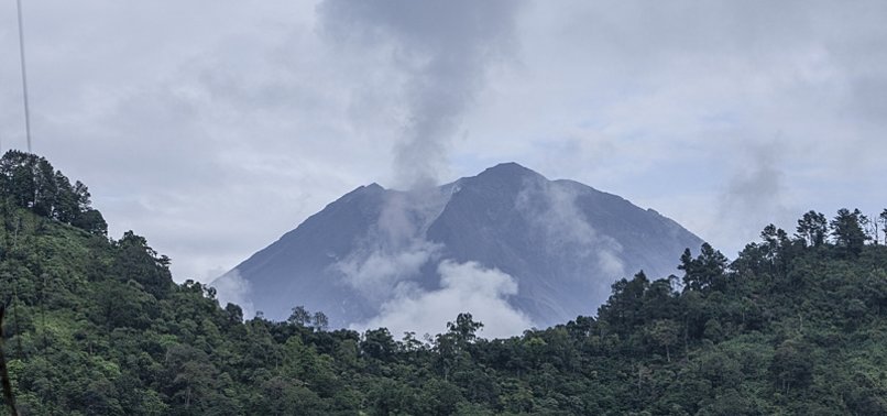Gati 1 000 banorë evakuohen  178 alpinistë shpëtohen pas shpërthimit të vullkanit Semeru në Indonezi