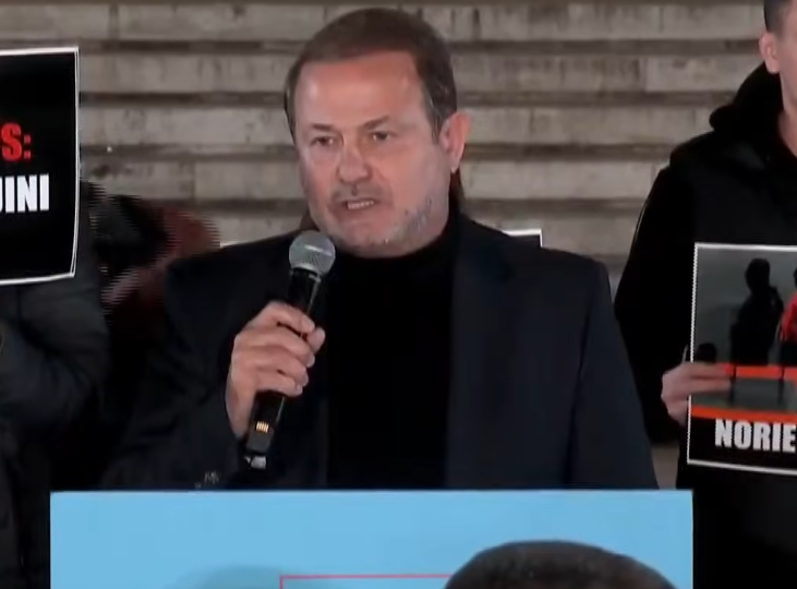 Afera me tunelin e Llogarasë  Gjin Gjoni nga protesta  Qeveria përdor propagandën për të fshehur skandalin e Ballukut