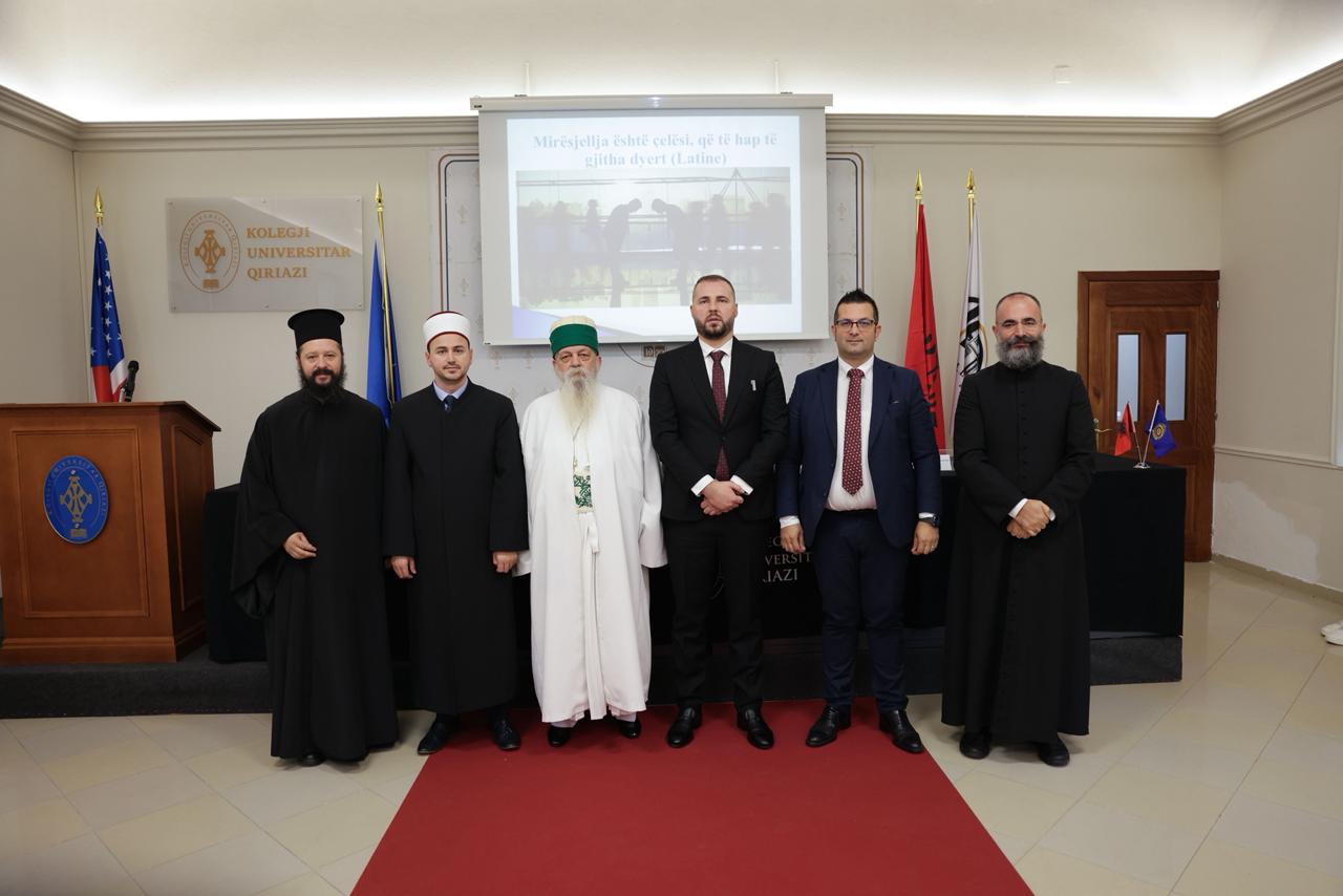 foto-drejtori-i-pergjithshem-i-burgjeve-klevis-qose-organizon-nje-tryeze-bashkepunimi-me-komunitetet-fetare