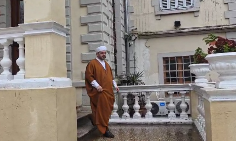 Zgjidhet kriza e tabelës në Shkodër, pas përplasjes myftiu Imam Muhamed Sytari takohet me Benet Becin
