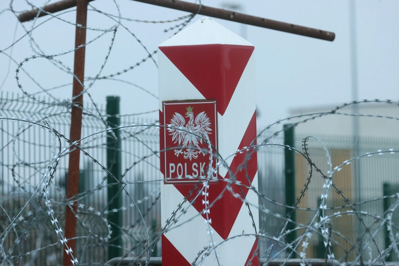 Polonia fillon ndërtimin e gardhit të dytë në kufirin me Bjellorusinë