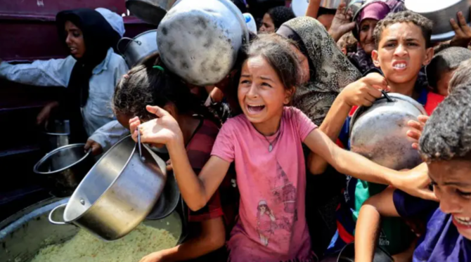 Qeveria e Mbretërisë së Bashkuar përballet me veprime ligjore për shkak të dështimit për të ndihmuar në evakuimin e familjeve nga Gaza