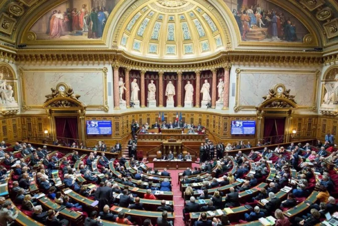 Senati Francez Miraton