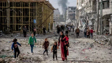 Të Paktën 98 Palestinezë