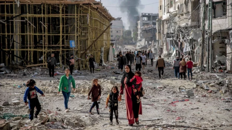 Të Paktën 98 Palestinezë