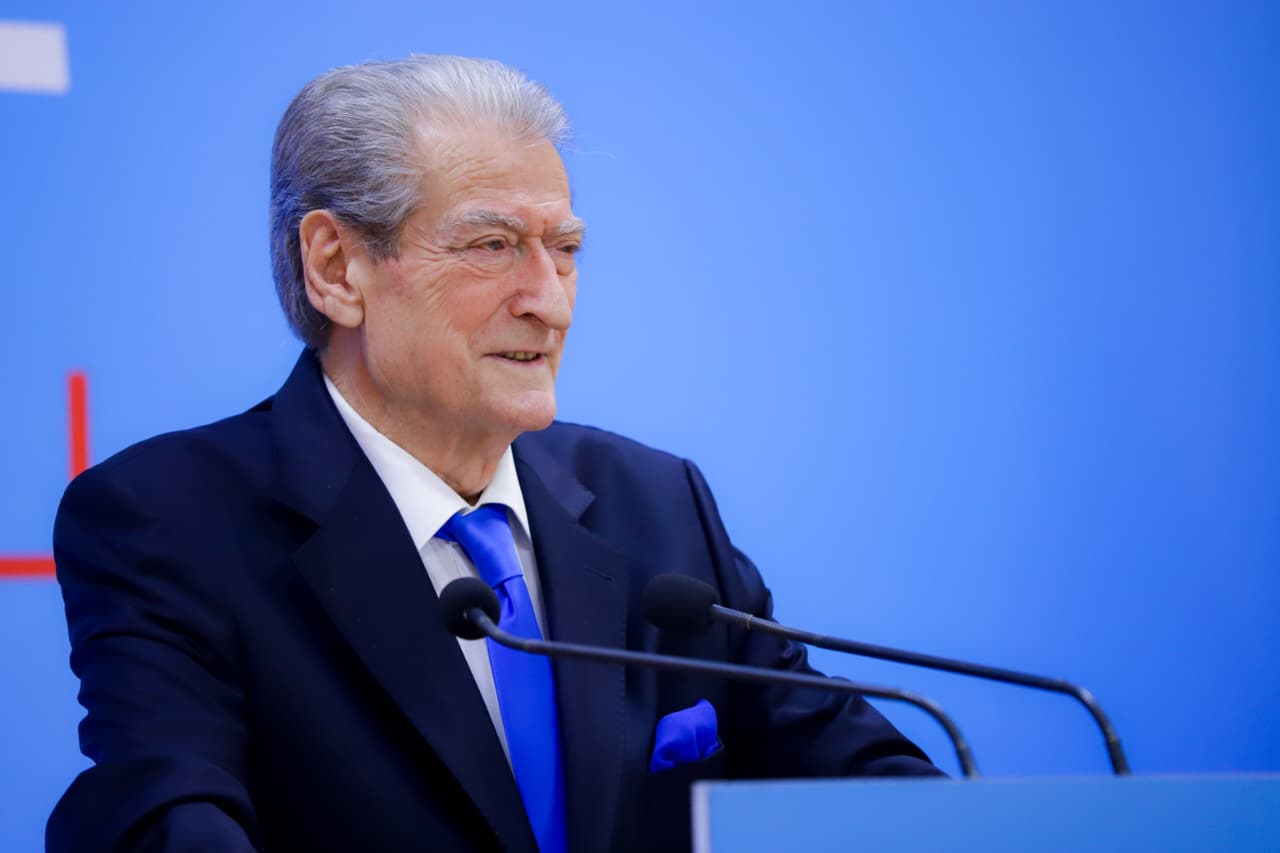 “Nuk ngrinin dot pritë pa lejen e shtetit”, Berisha për atentatin në Rinas: Muçi Shaljani bënte fushatë për PS. Më 11 maj…