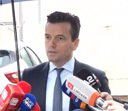  Banditë me kapuç e shkopa gome rrahin protestuesit në Rrjoll   U përjashtua 20 ditë nga Kuvendi  Shehaj  Nuk shav   