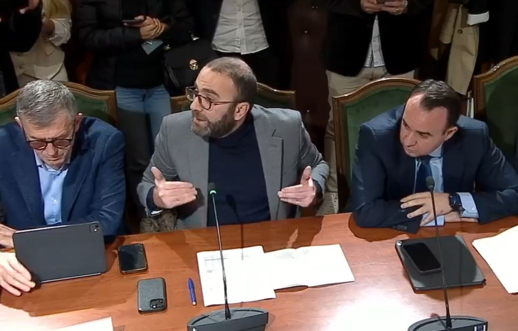 Balluku nuk shkoi në komision, Bardhi: Të vijë të japë llogari, si t’i besojmë fondet kur është nën akuzë? Fshihet si kriminele, nëse ka turp nga ajo që ka bërë…