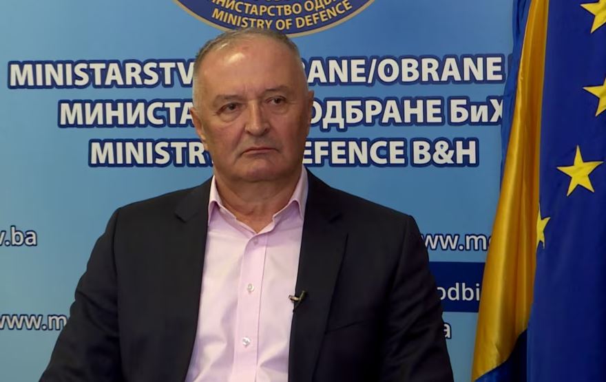 bosnja-nuk-lejon-avionin-ushtarak-te-kryediplomatit-hungarez-te-ulet-ne-banja-luka-shkak-mbeshtetja-e-budapestit-ndaj-dodik