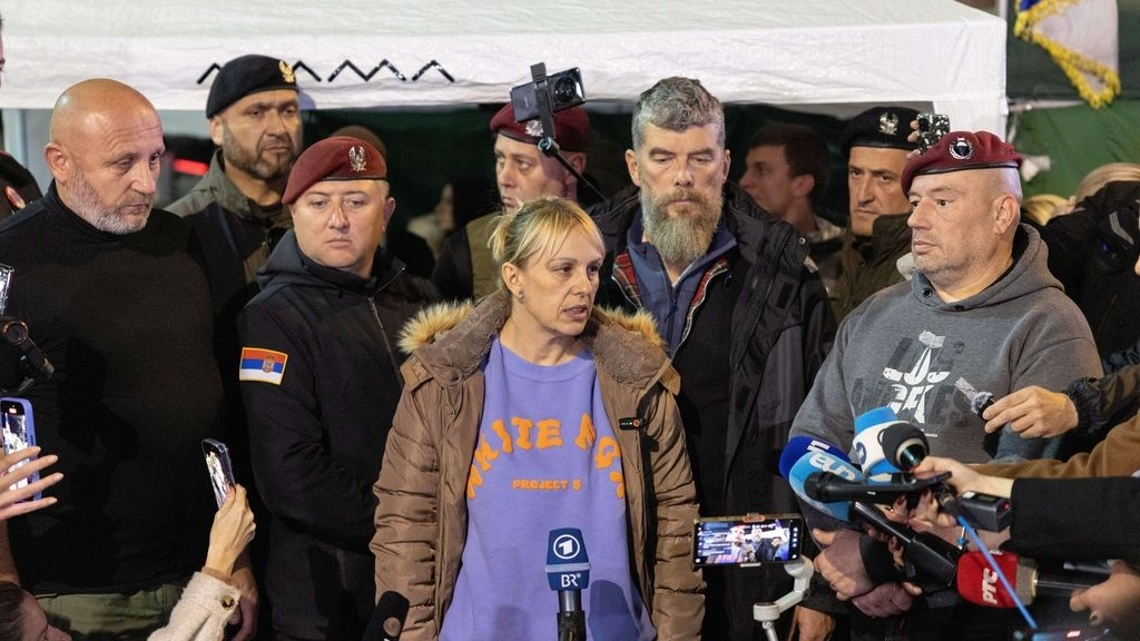 16 ditë në shesh duke protestuar për të birin  nëna e njërit prej viktimave të Novi Sadit në Serbi i jep fund grevës së urisë