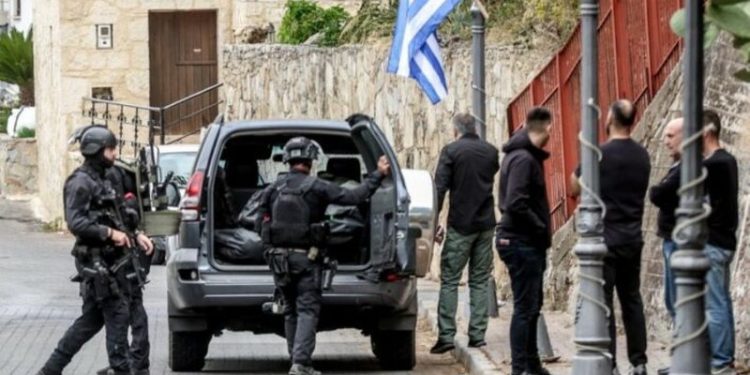 pas-perplasjes-me-dy-te-vdekur-dhe-gjashte-te-plagosur-njesia-elite-greke-zbarkon-ne-krete