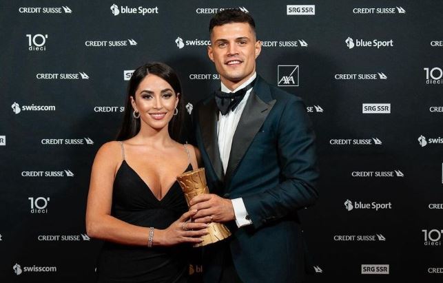 Pas situatës së tensionuar në stadium  reagon bashkëshortja e Granit Xhakës