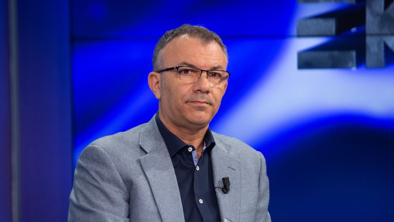 mbeshtetja-e-emigranteve-e-veshtire-per-prinderit-pensioniste-igli-cara-cdo-euro-qe-hyn-ne-shqiperi-e-vjedhur-me-40