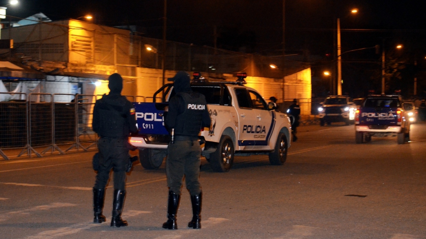 Përleshje bandash në një burg në Ekuador  27 të burgosur gjenden të varur në qelitë e tyre