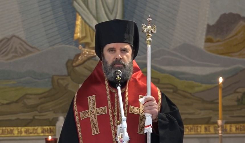 video-per-here-te-pare-ne-tirane-mbahet-ne-katedralen-ngjallja-e-krishtit-mesha-per-festen-e-flamurit