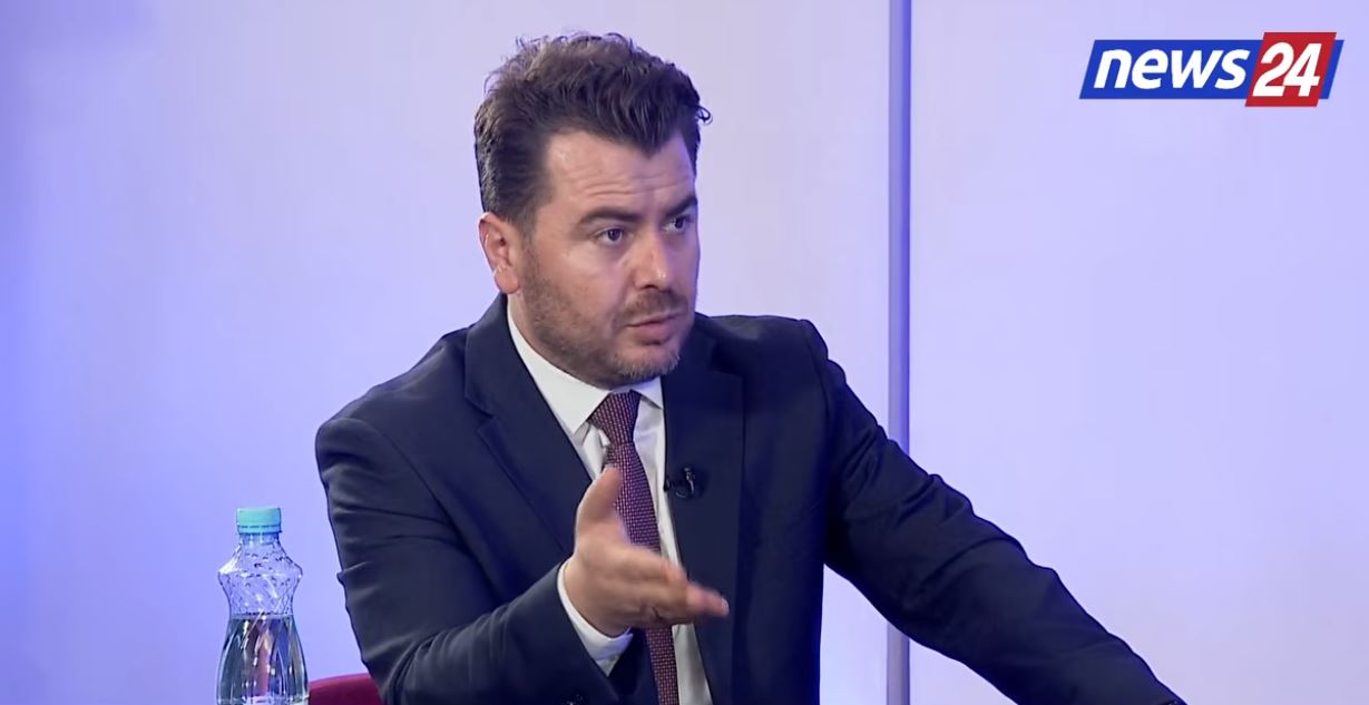  Po diskutohet për zgjedhje të parakohshme   Erald Kapri  Nëse Kushtetuesja rikthen në detyrë Ballukun  krijon precedent dhe n   