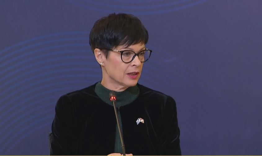  Shtëpia juaj po ju pret   komisionerja Kos  Europa s mund të jetë e sigurt pa Ballkanin Perëndimor  kemi gabuar në të shkuarë   