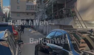 Laprake Hidhet Nga Pallati 1