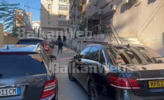 Laprake Hidhet Nga Pallati