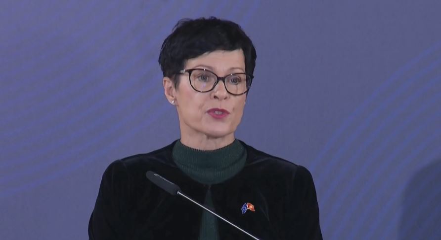  Në qershor skadon afati  punoni për reformat   Marta Kos përshëndet në shqip  Të mos krijojmë hendeqe  vende e Ballkanit të j   