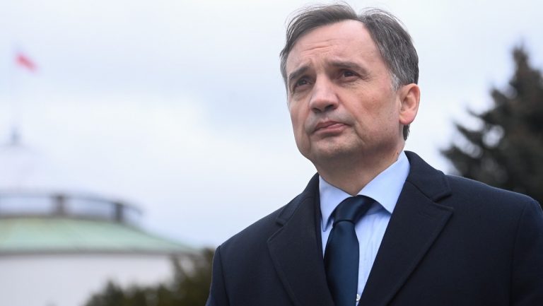 Poloni  prokurorët kërkojnë paraburgim për ish ministrin e Drejtësisë