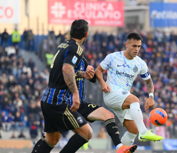 VIDEO/ Lautaro nderon zikaltërit, Interi bën detyrën