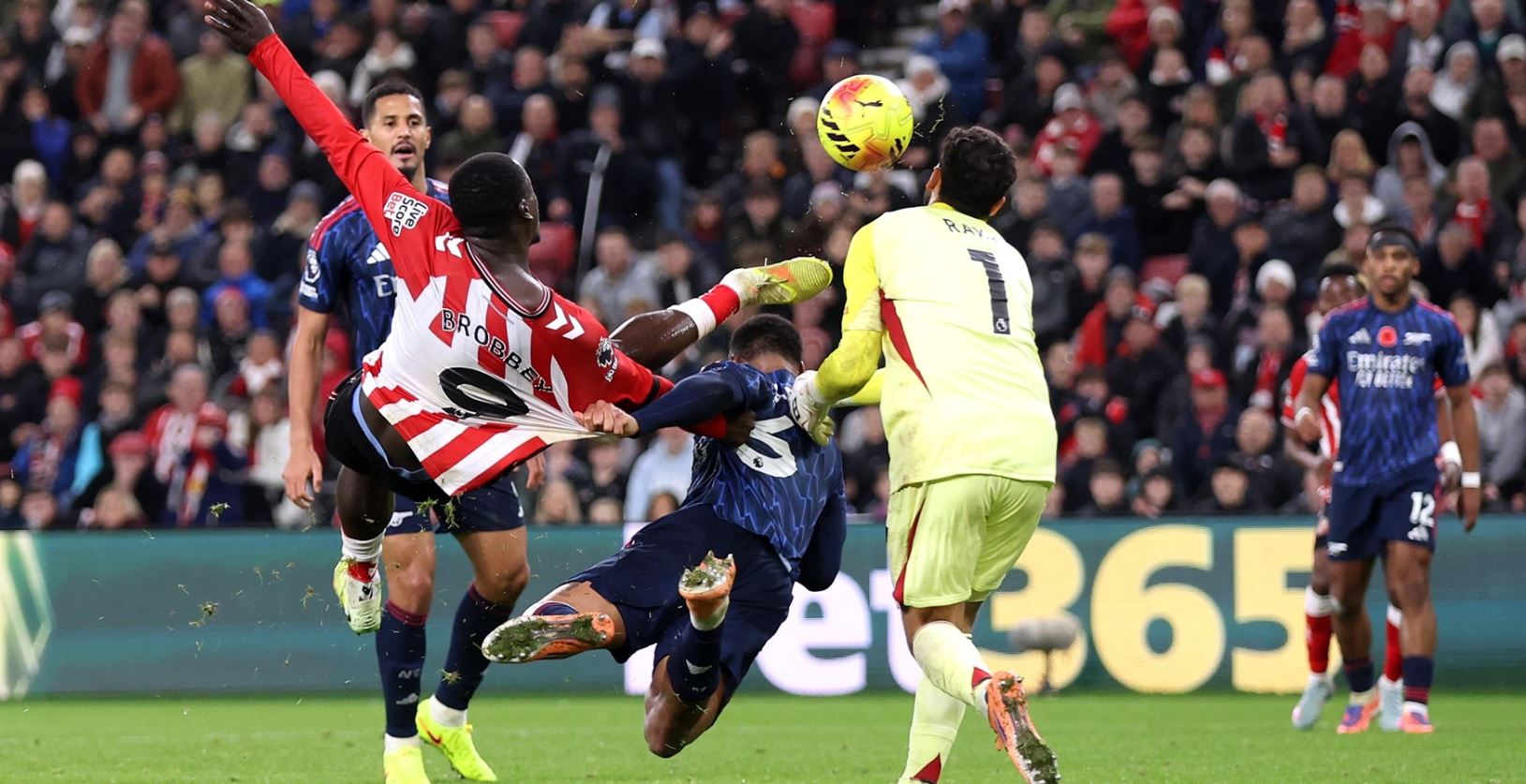 Premier League/ Sunderland “frenon” Arsenal-in, Chelsea mund Wolves e ngjitet në vendin e dytë