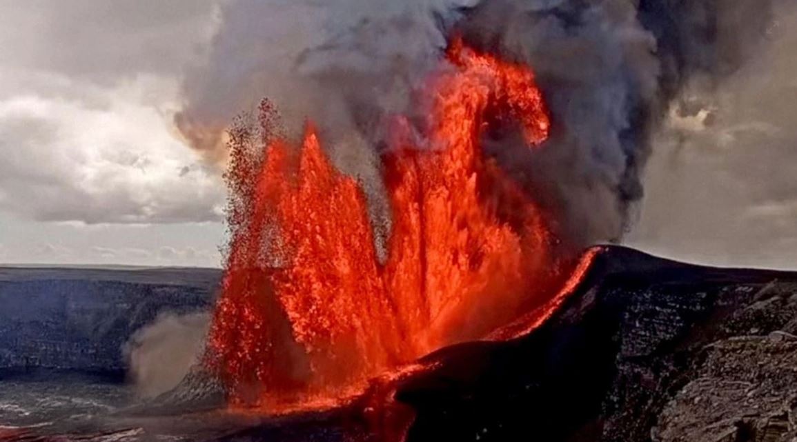 Një nga më aktivët në botë  llava e vullkanit Kilauea  spektakël në Hawaii
