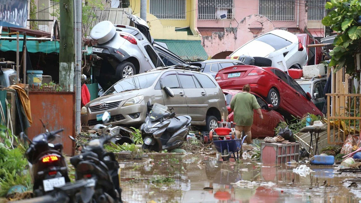 VIDEO/ Stuhi dhe përmbytje në Filipine, shkon në 40 numri i viktimave