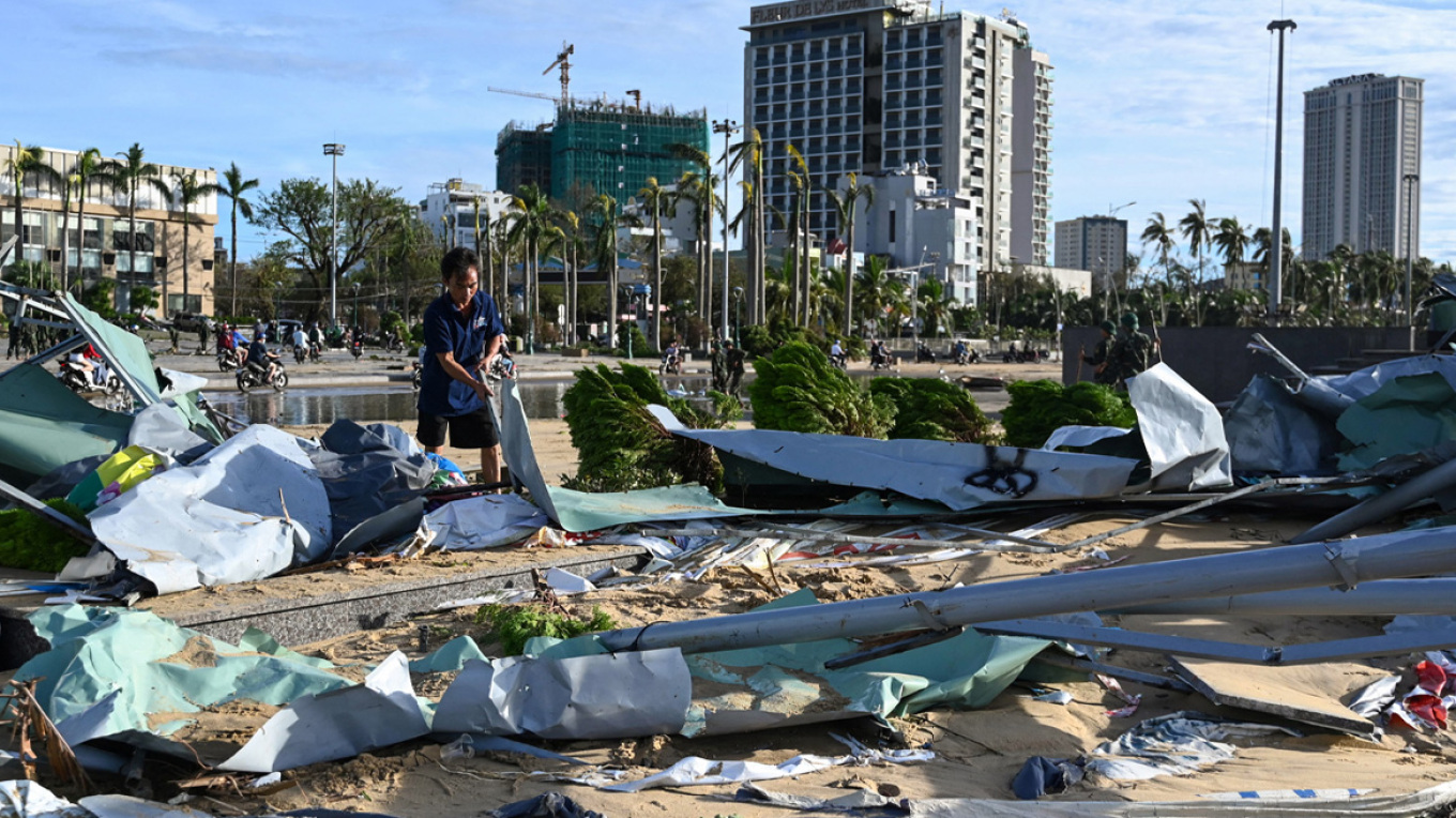 Mbijetuan 40 orë në det pas tajfunit Kalmagi  rrëfehen tre vietnamezët  Ishte një mrekulli 