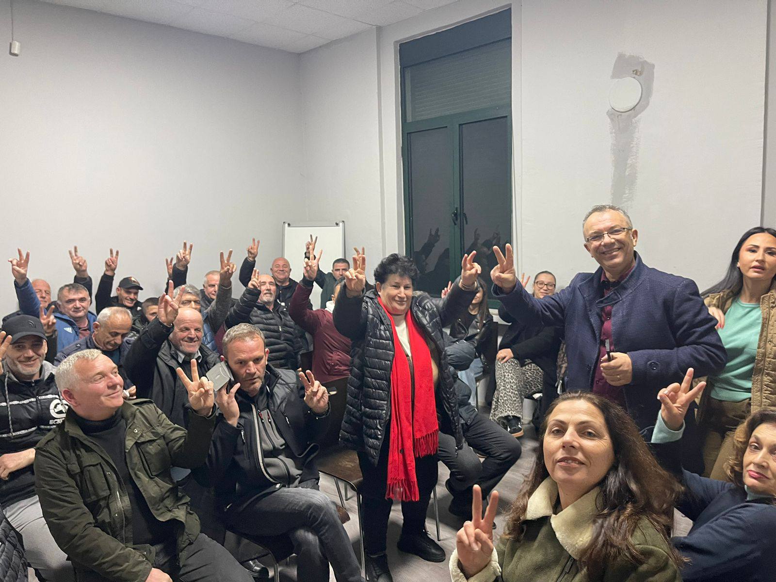  Koha nuk pret  Shqipëria na thërret    deputeti i PD thirrje qytetarëve  Pjesëmarrja në protestë  domosdoshmëri 