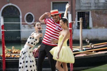 900 0 1764795694xemily In Paris Season 5 Netflix Trailer Image 913