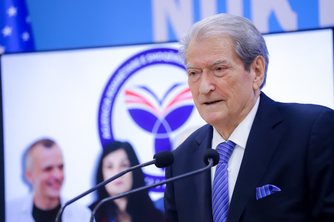  Urdhri ishte ta groposnin  e dhunuan   Berisha  Daniel Shima  nga shofer i  Lubi bis it  drejtor te AKSHI  s dihet nëse është   