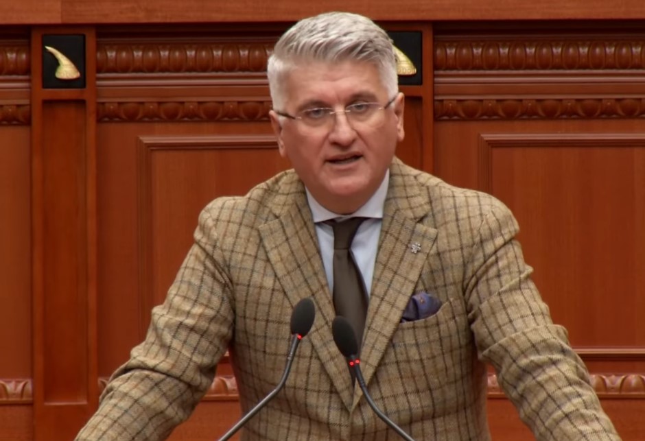 VIDEO  Gjekmarkaj akuza në Kuvend  Të pandehur janë Rama Balluku dhe e gjithë qeveria  E vërteta e zgjedhjeve po del nga tunel   