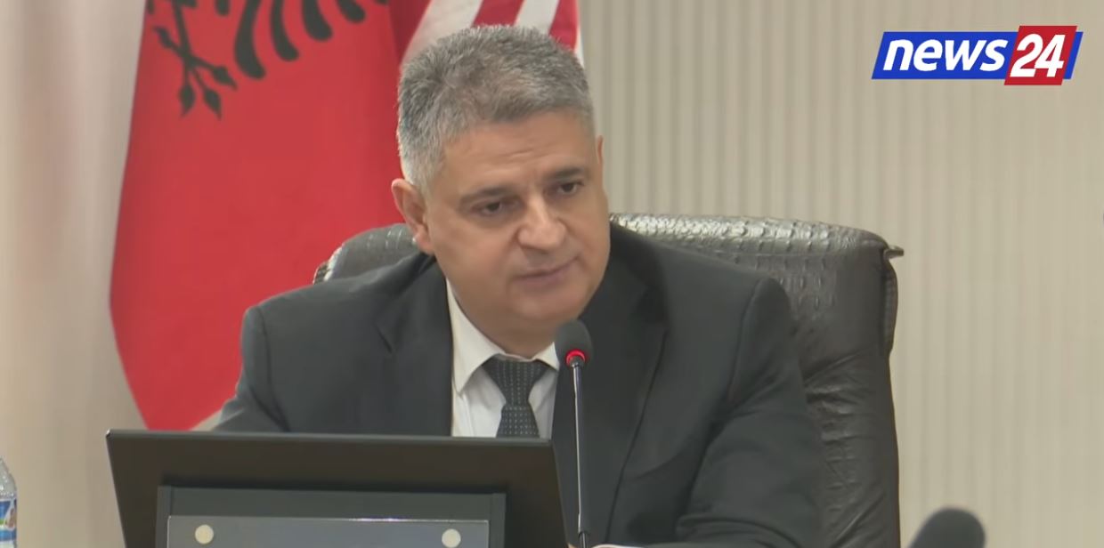  Dy biznesmenë u rrëmbyen dhe u detyruan të hapin varret e tyre   Adnan Xholi bën bilancin  Vrasje dhe rrëmbim policësh  Zbard   