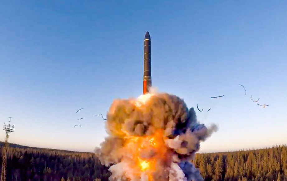 Rishfaqen skenarët për një Luftë të Tretë Botërore  Rusia përmirëson sistemin raketor  godasin Londrën në vetëm 8 minuta