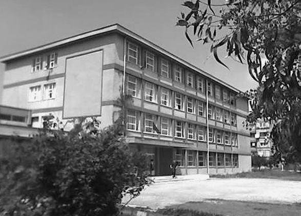  Ai  iu kundërvu shkollës së mesme  Naim Frashëri   hodhi në oborrin e saj fletushka me përmbajtje kundër revolucionare  si      