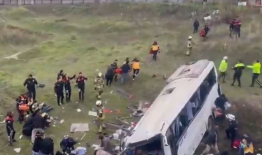 Tragjedi në Stamboll  Autobusi bie në përrua  humbin jetën katër persona  plagosen shtatë të tjerë