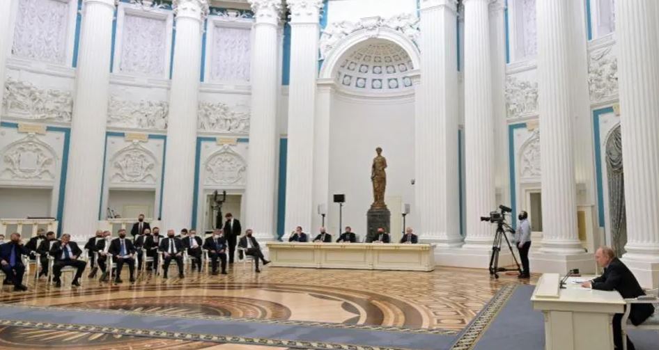 Të pasur dhe pa zë  analiza e BBC  Si i ka mbajtur Putini miliarderët e Rusisë në anën e tij gjatë luftës