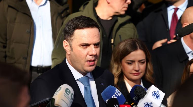 Kandidati i LDK së për kryeministër  Lumir Abdixhiku voton në Prishtinë  Le të fitojnë qytetarët 