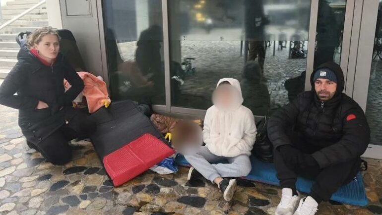 Emigruan Në Francë