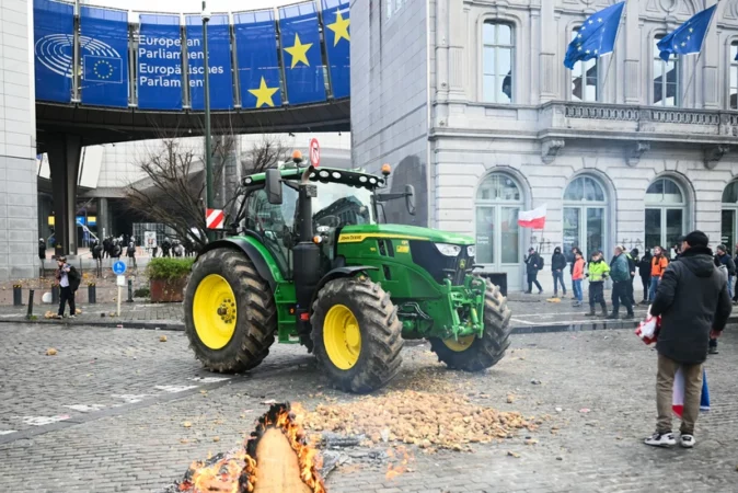 Fermerët Protestojnë