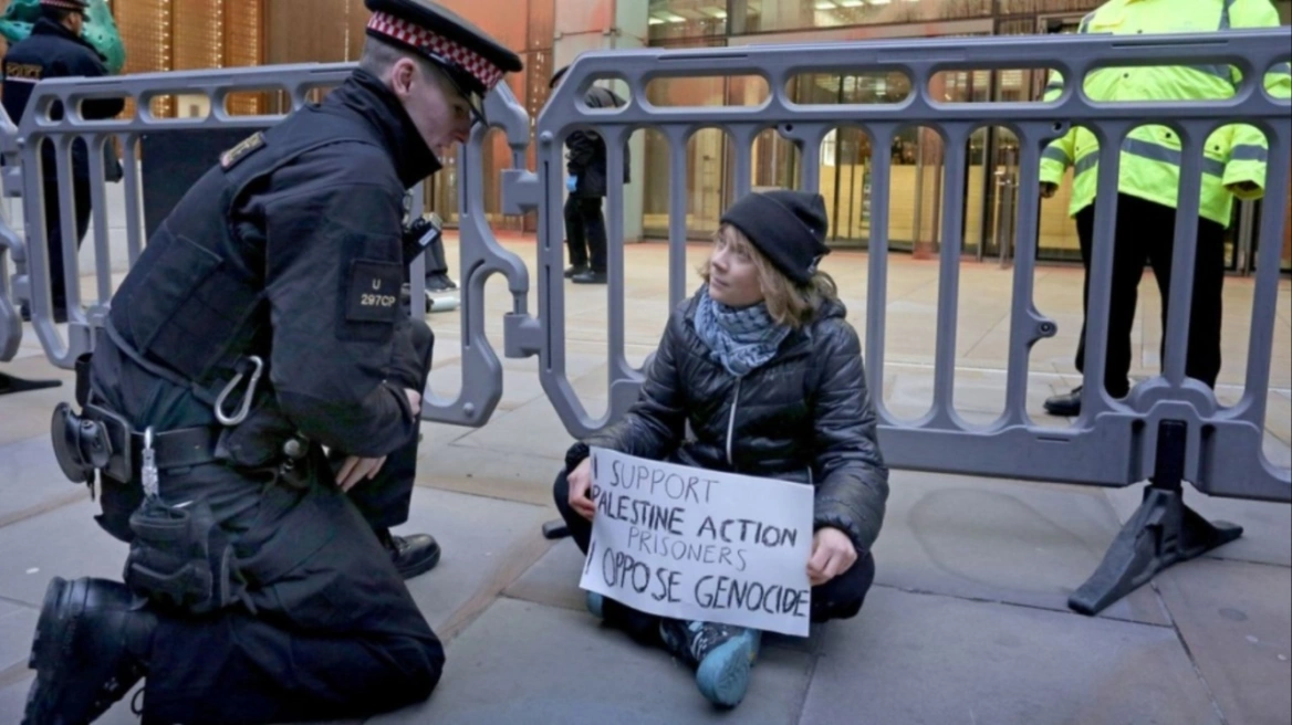 Greta Thunberg lirohet pas arrestimit në Londër gjatë një proteste pro Palestineze