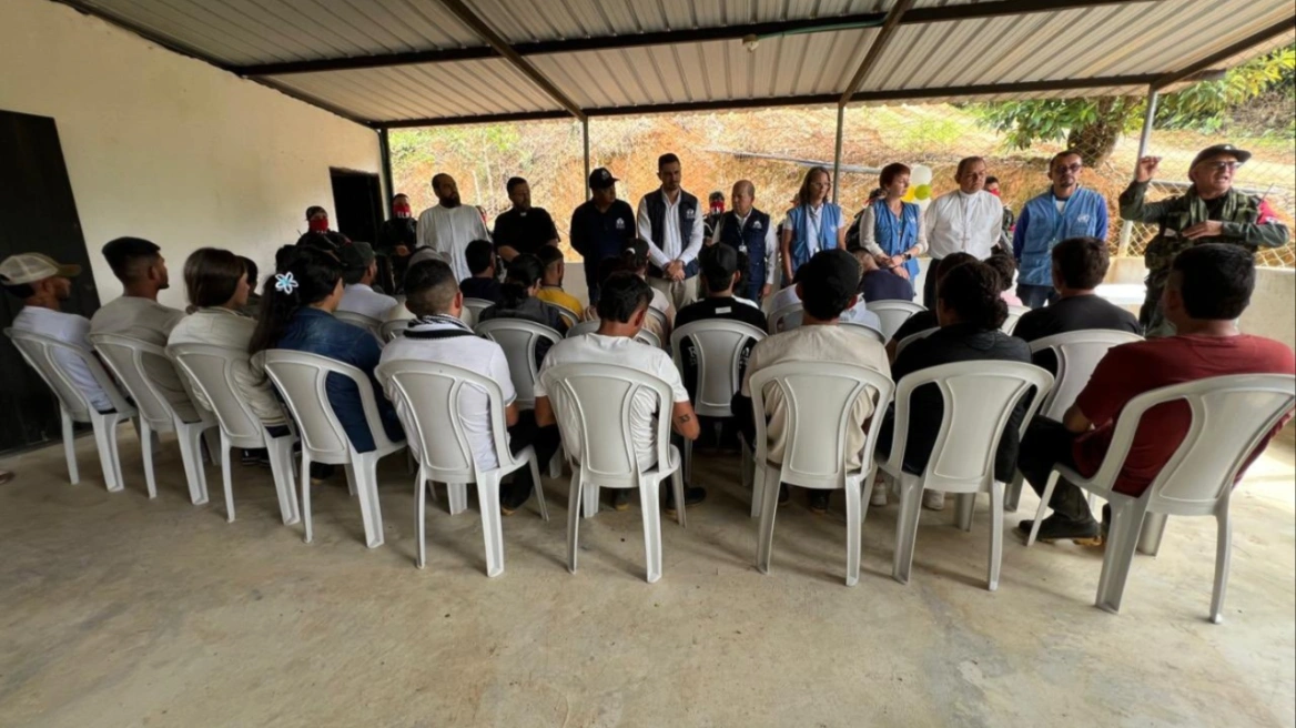 Grupi rebel kolumbian ELN liron 28 persona që i mbante peng që nga janari