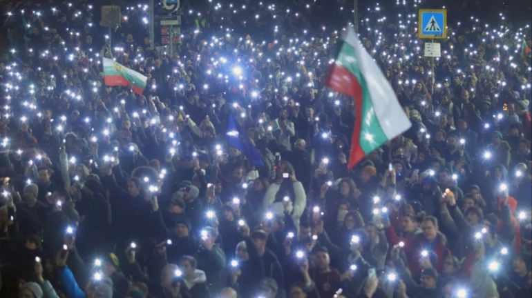 Mijëra Bullgarë Protestojnë