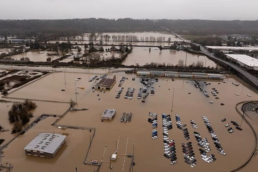 Përmbytjet në Uashington shkaktojnë shembjen e digës  një i vdekur